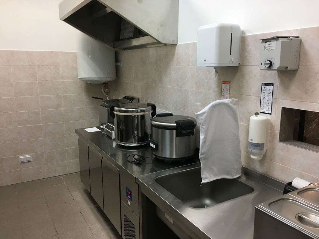 restorano-irengimas,-apdailos-darbai